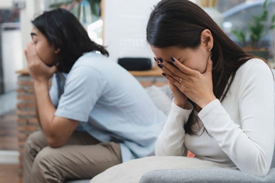 Một giờ sáng, âm thầm đi ra thang máy đón chồng, không ngờ tôi lại thấy anh đang lén lút bước ra khỏi cửa nhà hàng xóm