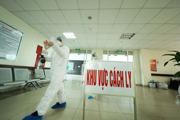 Công sức chống dịch ‘đổ sông đổ biển’ khi người dân chen lễ phủ Tây Hồ-2