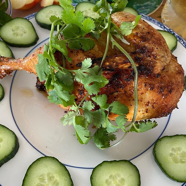 Chồng đại gia hé lộ hình ảnh rất khác của tỷ phú người Việt Mimi Morris khi ở nhà tránh dịch, mọi sự chú ý đổ vào bàn bếp của căn biệt thự 800 tỷ-9