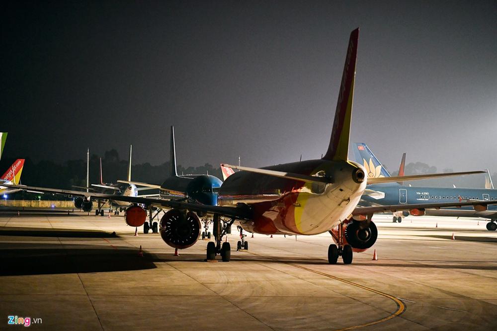 Máy bay Việt chen nhau tại bãi đỗ sân bay Nội Bài-3