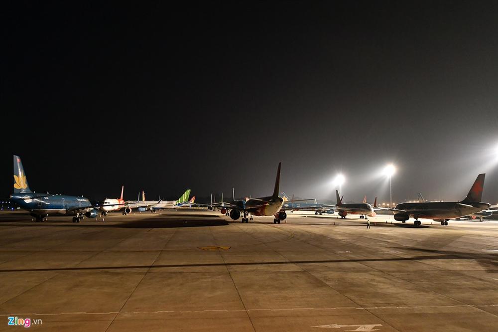 Máy bay Việt chen nhau tại bãi đỗ sân bay Nội Bài-6
