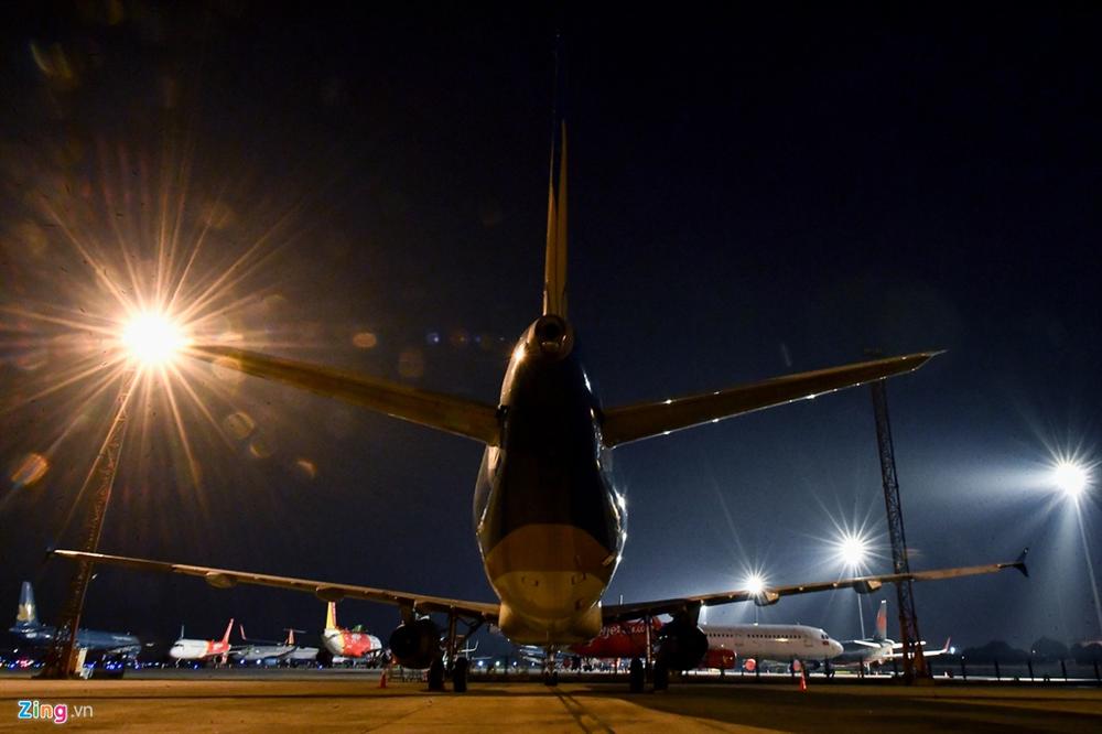 Máy bay Việt chen nhau tại bãi đỗ sân bay Nội Bài-7