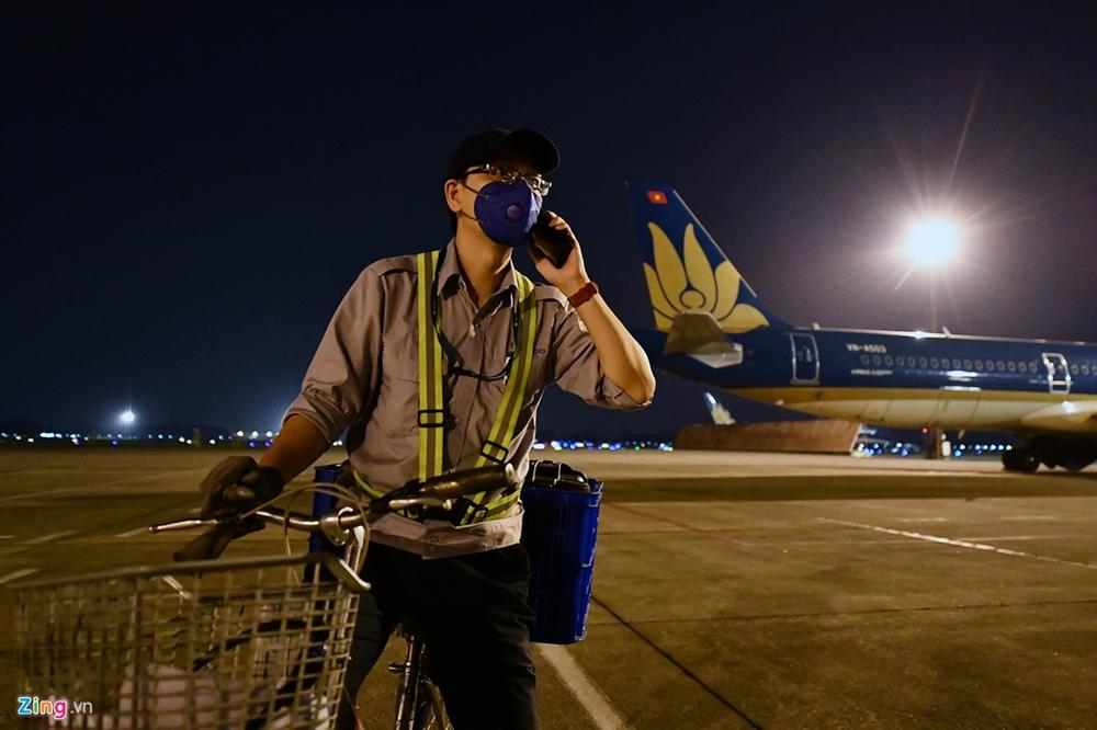 Máy bay Việt chen nhau tại bãi đỗ sân bay Nội Bài-10