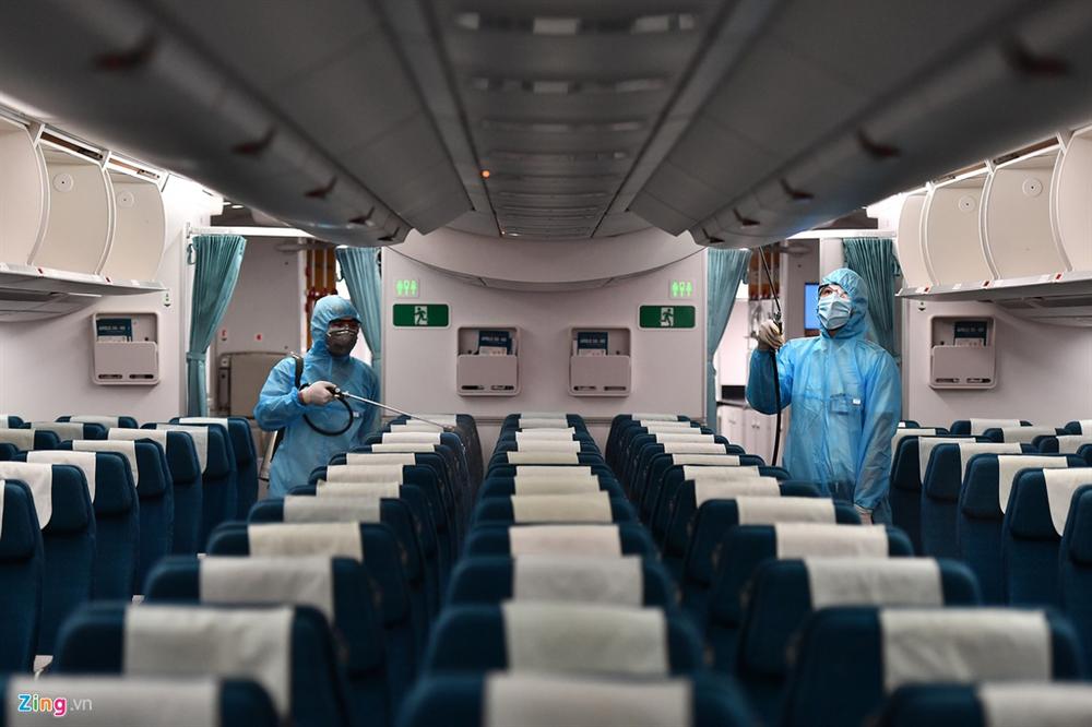 Máy bay Việt chen nhau tại bãi đỗ sân bay Nội Bài-12