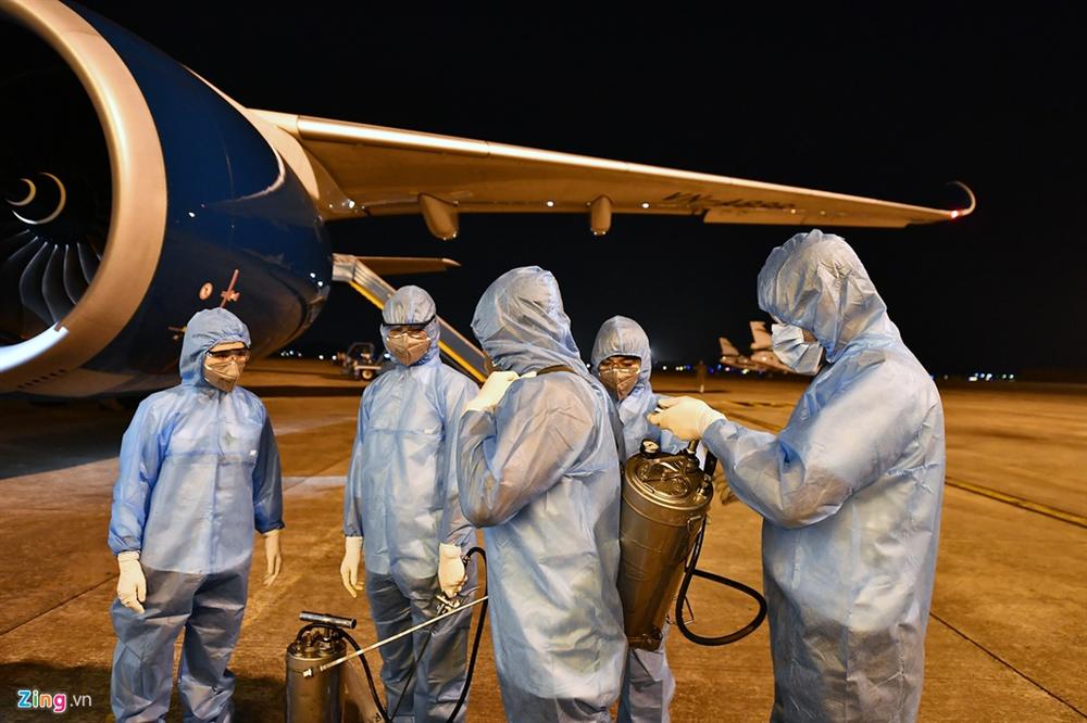 Máy bay Việt chen nhau tại bãi đỗ sân bay Nội Bài-11