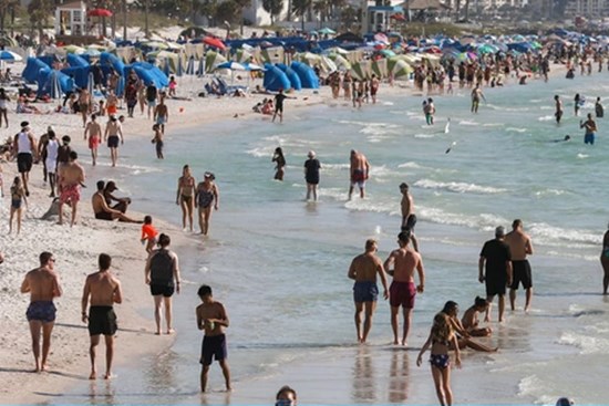 'Đằng nào cũng chết' và thái độ bàng quan trước đại dịch trên đất Mỹ