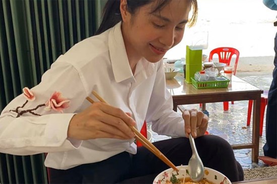 Kêu gọi 13 tỷ giúp hàng nghìn người dân miền Tây, Thuỷ Tiên vẫn không ghi tên trên bảng cảm ơn vì lý do đầy khiêm tốn