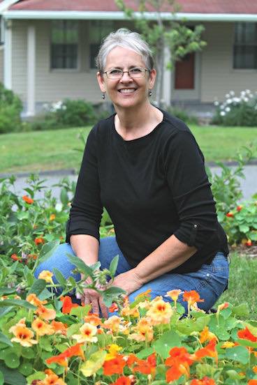 Khu vườn đủ loại rau quả đẹp như tranh của người phụ nữ trồng trọt từ năm 16 tuổi đến 63 tuổi-4