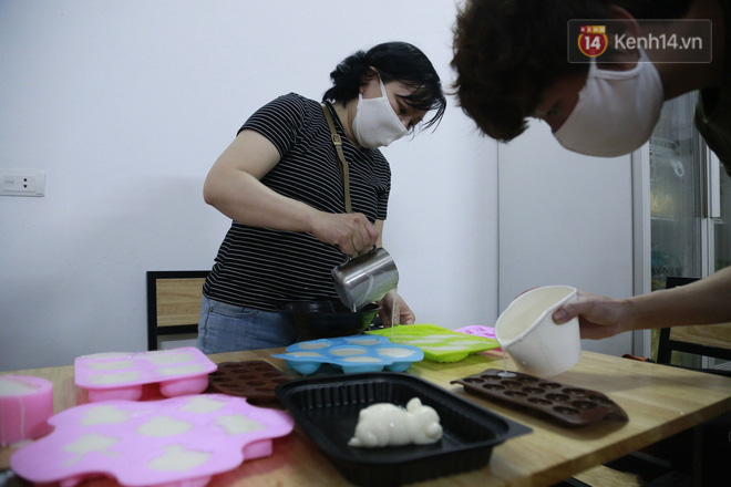 Chủ quán ăn ở Hà Nội nấu hàng trăm suất cơm, chè miễn phí cho những y bác sỹ đang gồng mình chống dịch Covid-19 tại BV bệnh Nhiệt đới TW-7