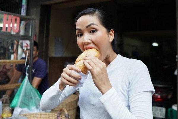 Hoa hậu HHen Niê dành một ngày ăn bánh mì khắp Sài Gòn và lý do xúc động phía sau-4