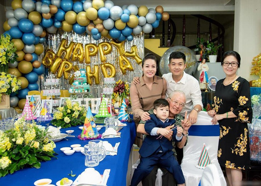 Vợ chồng Nhật Kim Anh: Lương duyên từ quán bar, chia tay ầm ĩ tranh giành-2