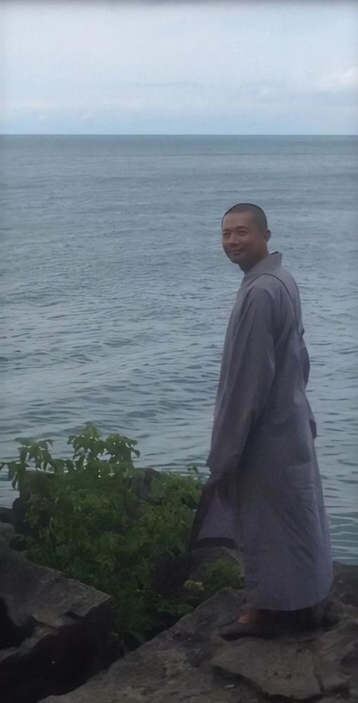 Tài tử Tiếu Ngạo Giang Hồ: Thiếu gia khét tiếng ăn chơi, ném cả chục tỷ đánh bạc, bất ngờ tỉnh ngộ đi tu-10