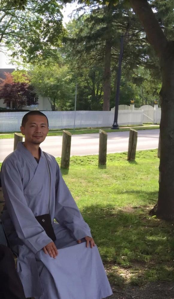 Tài tử Tiếu Ngạo Giang Hồ: Thiếu gia khét tiếng ăn chơi, ném cả chục tỷ đánh bạc, bất ngờ tỉnh ngộ đi tu-9