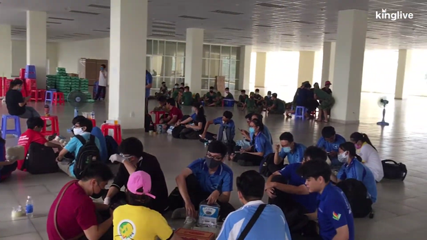 Tình nguyện viên dọn dẹp KTX ĐH Quốc gia TP.HCM thành khu cách ly: Nếu thấy cảnh này, mong một số người sẽ hiểu và bớt than thở-3