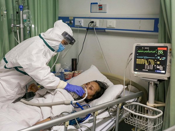 Covid-19 nguy hiểm cả với người trẻ: Chia sẻ của một bác sĩ tuyến đầu cho thấy nó tàn phá phổi người bệnh như thế nào-3