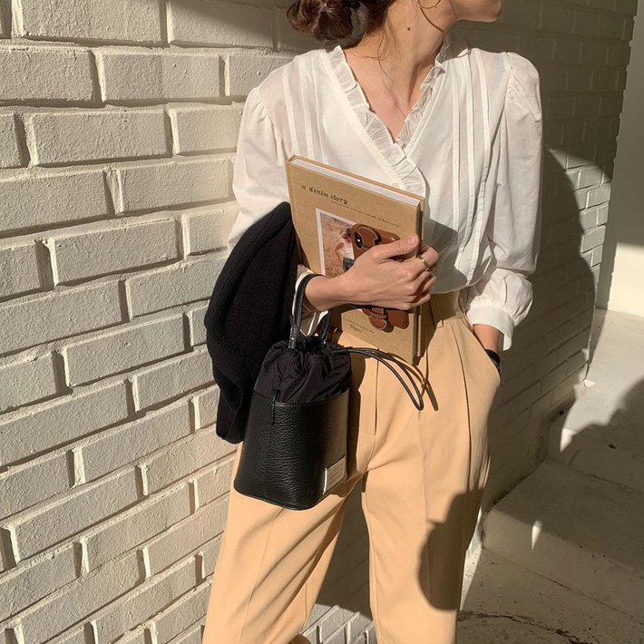 Kiểu áo bánh bèo động trời” được gái Hàn xem như chân ái, mix đồ hiện đại mà không thắm mới hay-12