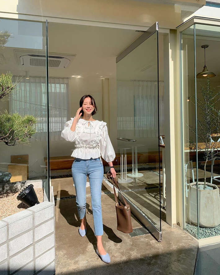 Kiểu áo bánh bèo động trời” được gái Hàn xem như chân ái, mix đồ hiện đại mà không thắm mới hay-4