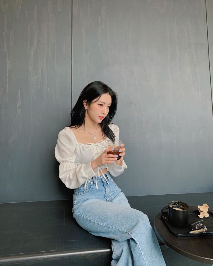 Kiểu áo bánh bèo động trời” được gái Hàn xem như chân ái, mix đồ hiện đại mà không thắm mới hay-5