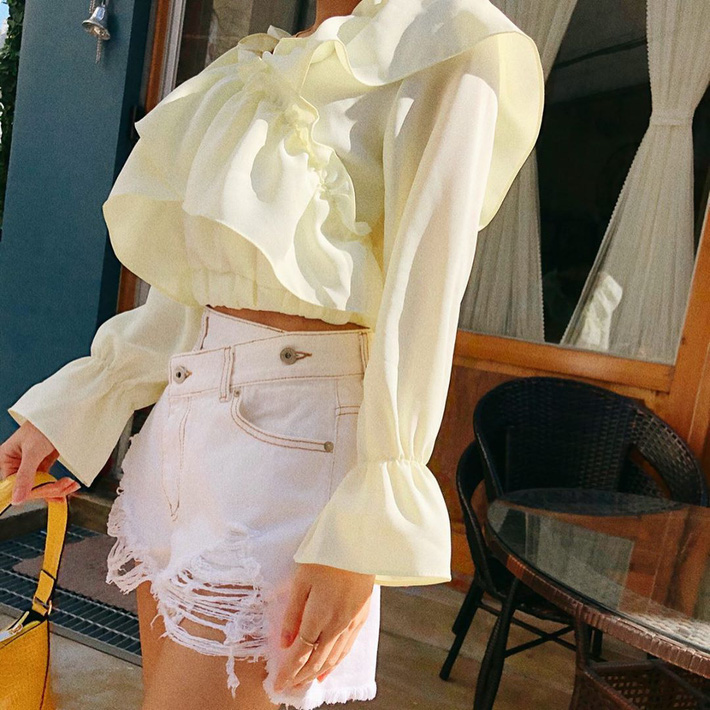 Kiểu áo bánh bèo động trời” được gái Hàn xem như chân ái, mix đồ hiện đại mà không thắm mới hay-8