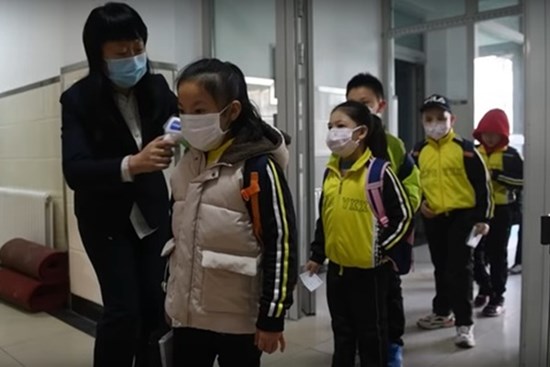 Học sinh Trung Quốc trở lại trường sau đại dịch