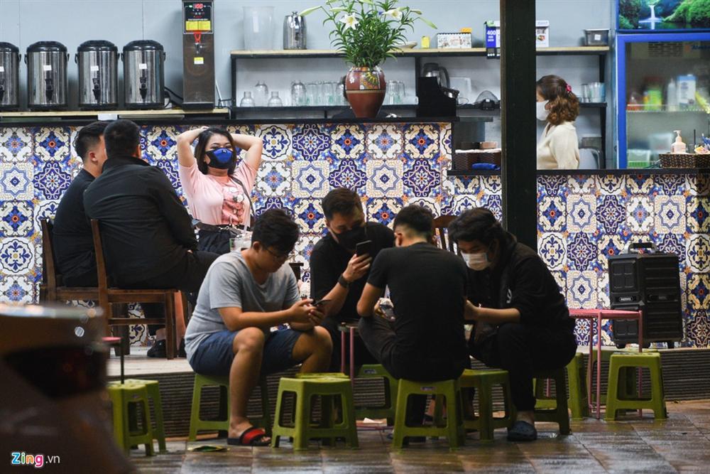 Quán bia, lẩu đông đúc bất chấp yêu cầu chuẩn bị tình huống xấu nhất-10