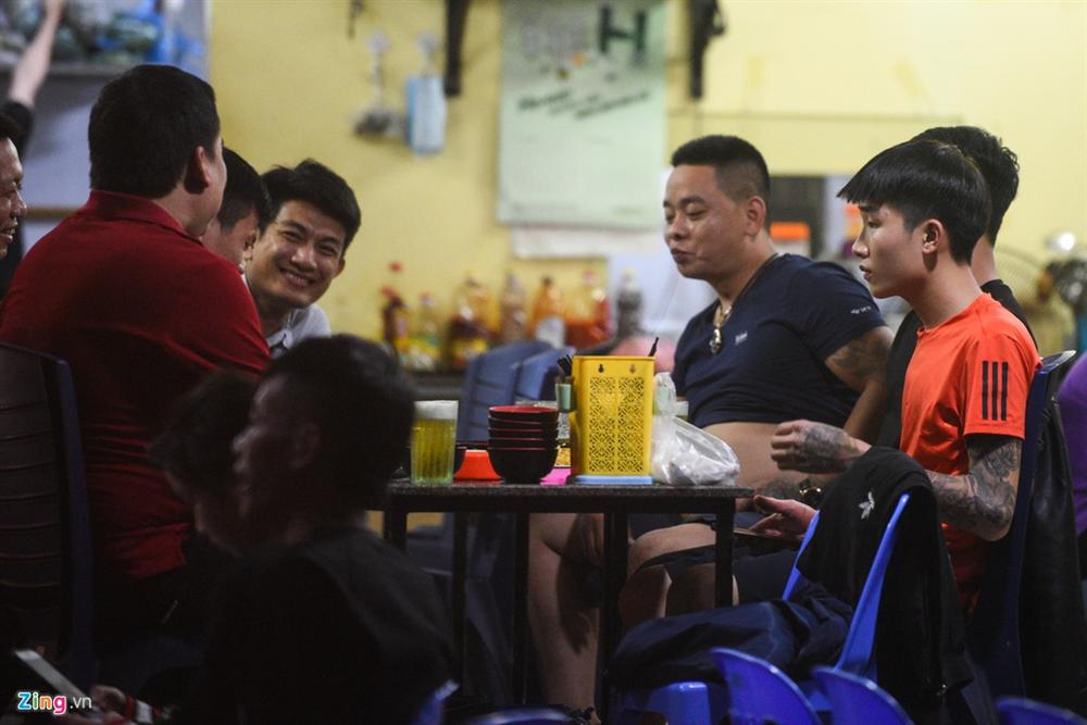 Quán bia, lẩu đông đúc bất chấp yêu cầu chuẩn bị tình huống xấu nhất-4