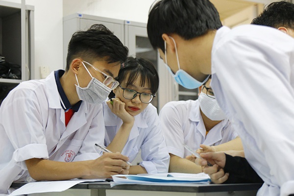 Ngày 27/3: Danh sách 9 trường đại học cho học viên, sinh viên nghỉ dài hạn, có trường cho học online đến giữa tháng 6-1