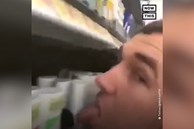 Thanh niên liếm kệ hàng siêu thị vào tù với tội danh khủng bố