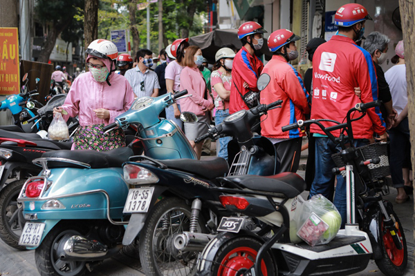 Quán bánh trôi tàu không biển hiệu, 3 tiếng bán vèo gần 1000 viên bánh-12