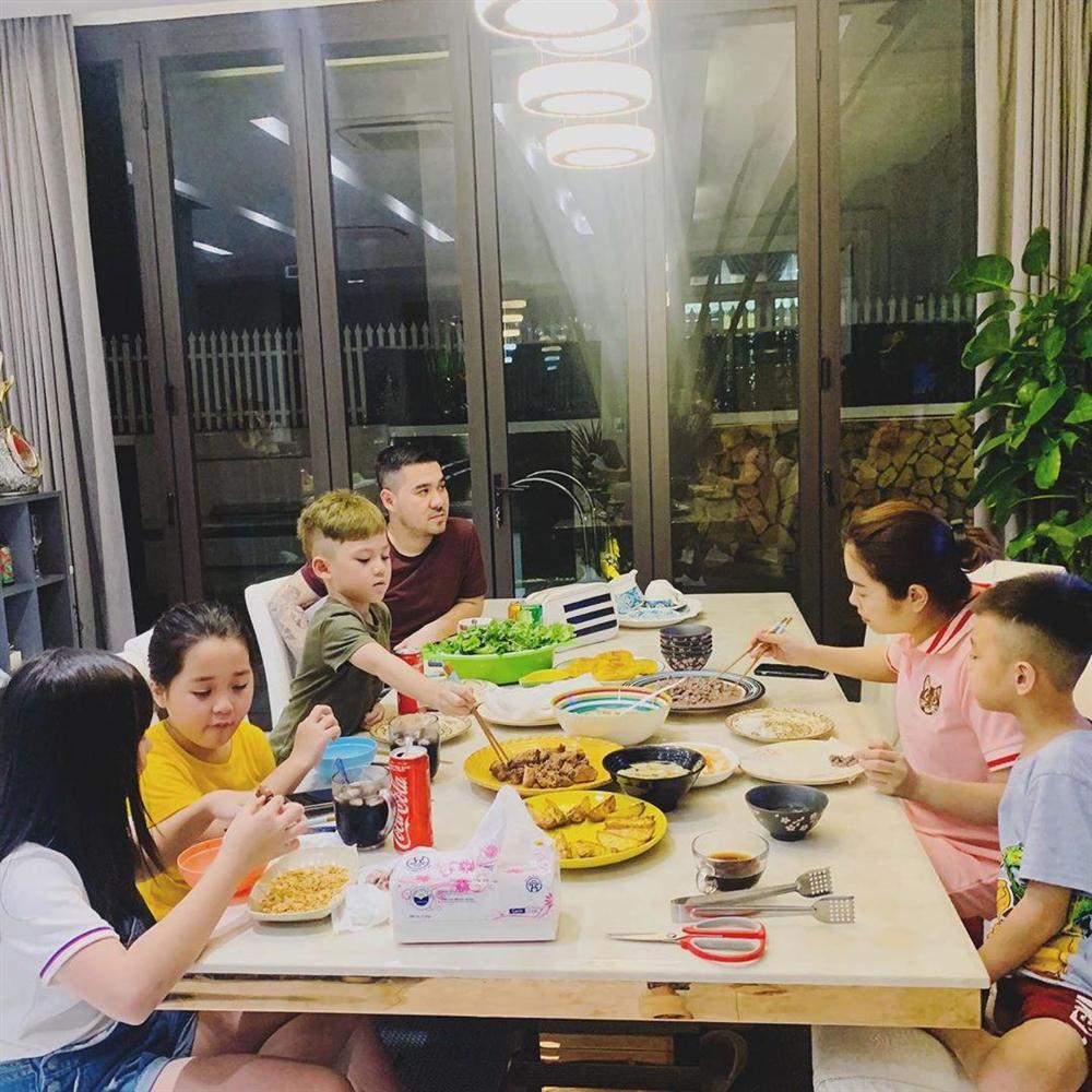 Hạn chế ra ngoài lúc dịch, Hằng Túi giao ngay cho các con nhiệm vụ làm bánh trôi nước, thành quả rất gì và này nọ-1