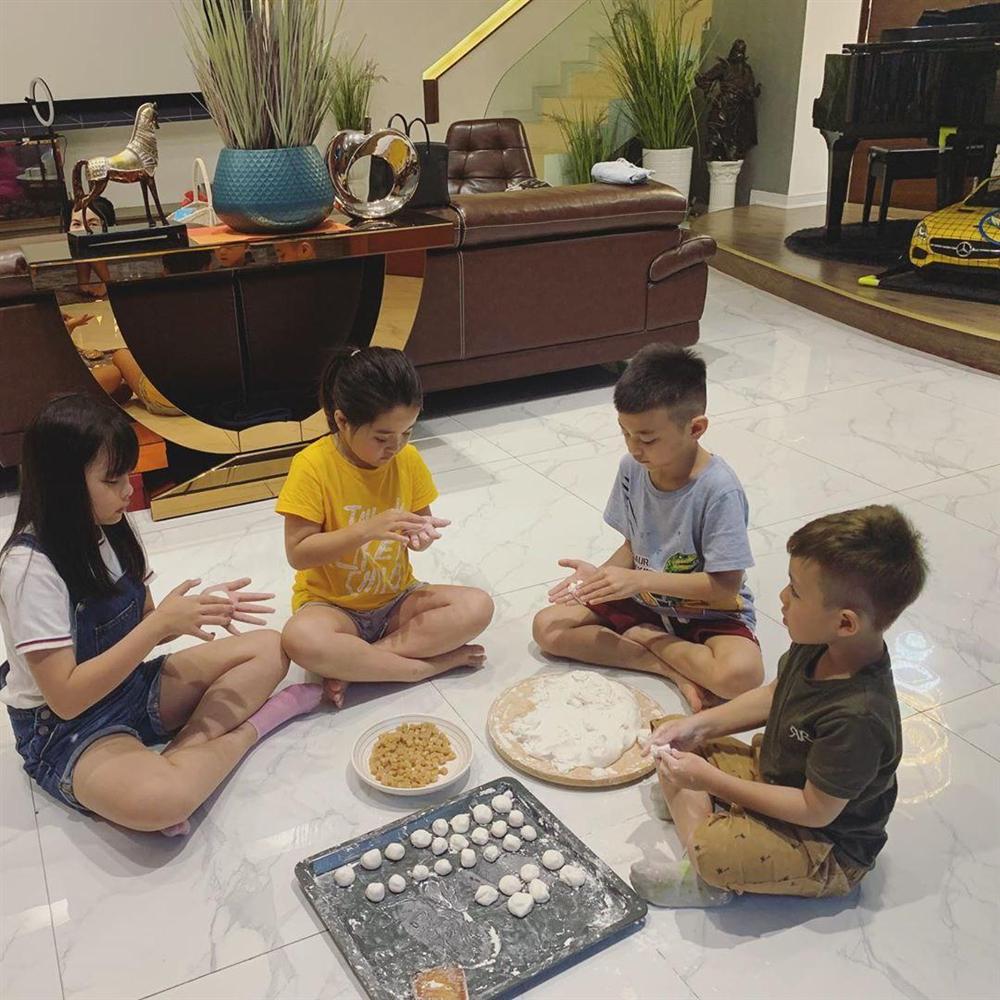 Hạn chế ra ngoài lúc dịch, Hằng Túi giao ngay cho các con nhiệm vụ làm bánh trôi nước, thành quả rất gì và này nọ-3