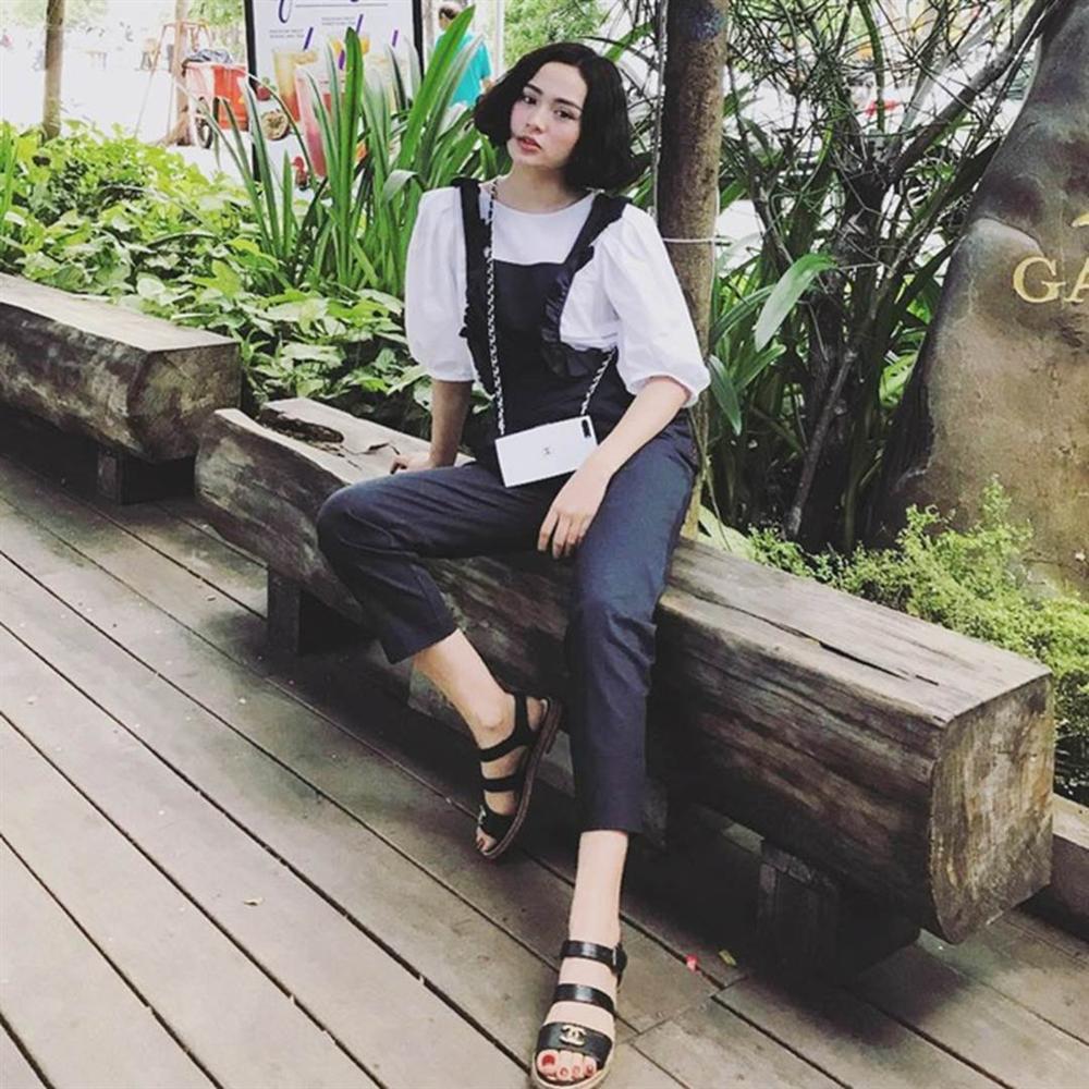 Hiền Hồ ngày càng chuộng mặc đồ gợi cảm và dùng nhiều hàng hiệu-2