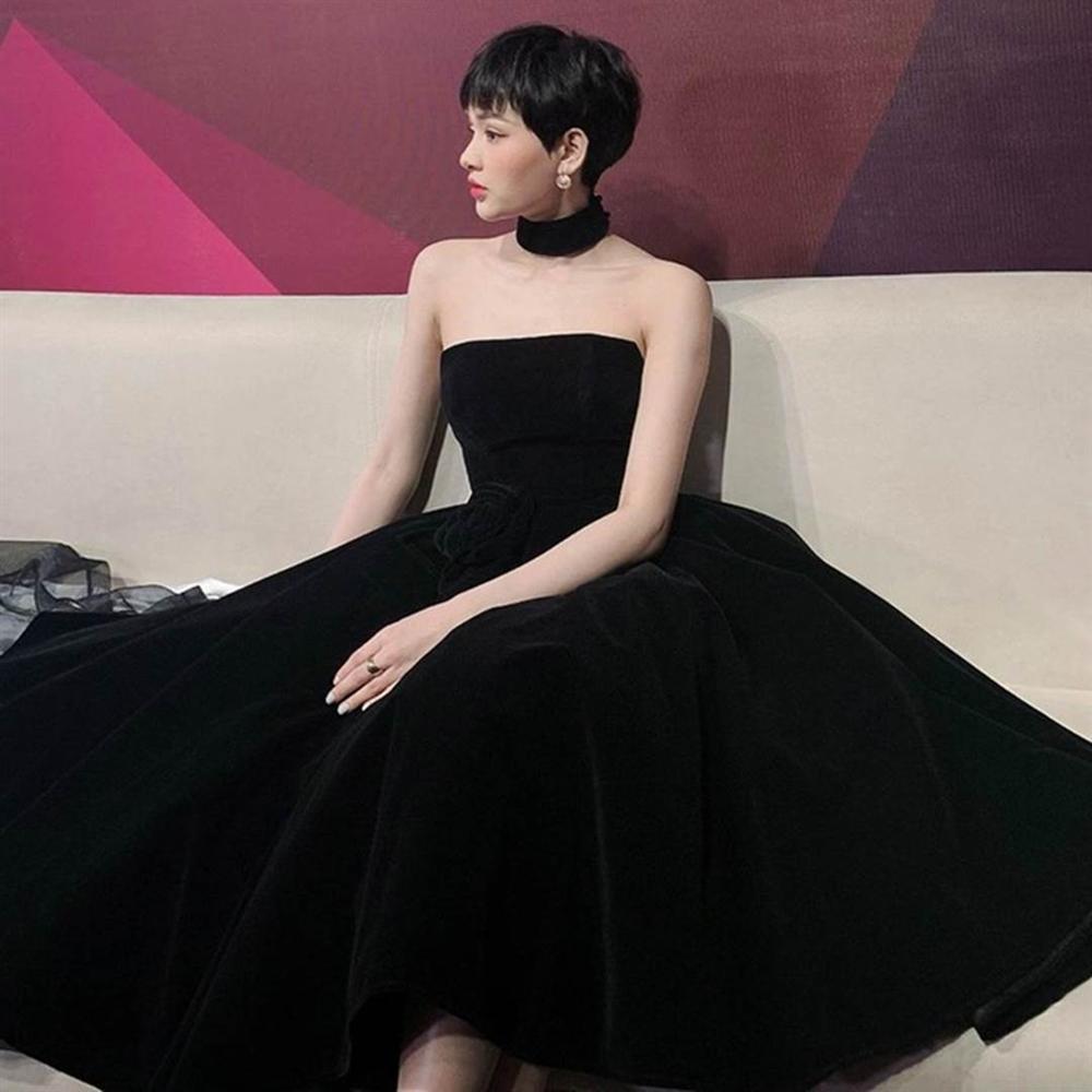 Hiền Hồ ngày càng chuộng mặc đồ gợi cảm và dùng nhiều hàng hiệu-7