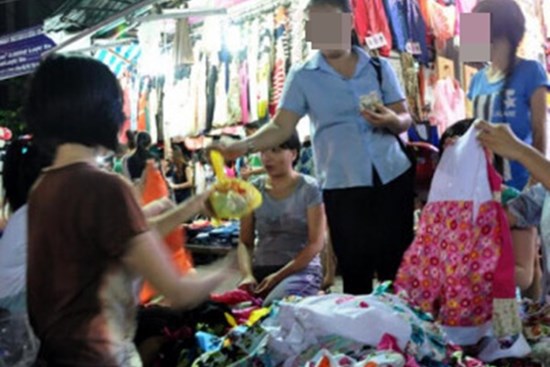 Giao dịch bằng tiền mặt có thể lây nhiễm COVID-19, chuyên gia nêu 4 khuyến cáo hạn chế lây bệnh