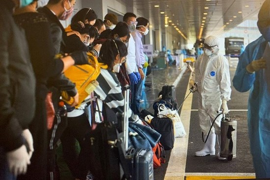 Phát hiện 1 ca nghi nhiễm Covid-19 trên chuyến bay từ Đức về