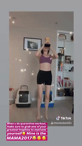 Tóc Tiên đồng vợ đồng chồng với Touliver tập thể dục nâng cao sức khoẻ mùa dịch, zoom đến vật dụng thay tạ mà ngã ngửa-1