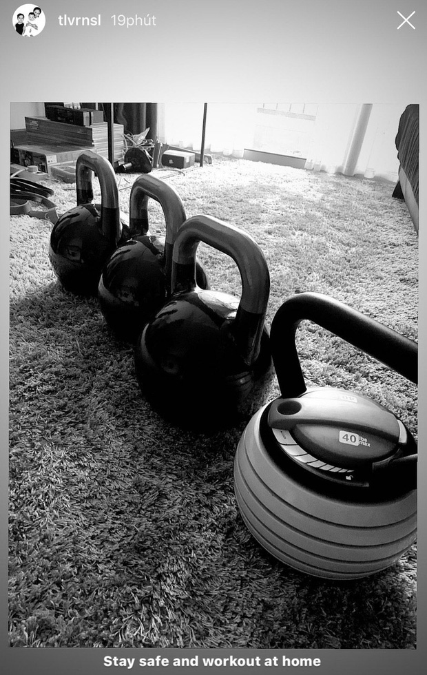 Tóc Tiên đồng vợ đồng chồng với Touliver tập thể dục nâng cao sức khoẻ mùa dịch, zoom đến vật dụng thay tạ mà ngã ngửa-2