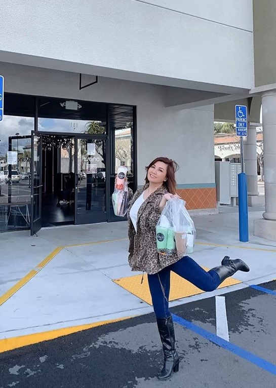 Trong khi vợ cũ đi ship hàng mưu sinh thì Bằng Kiều cũng phải làm công việc chân tay này trong thời gian ế show-6