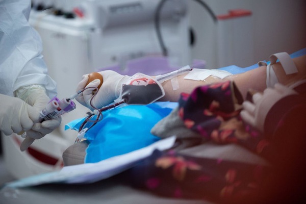 Báo Mỹ: Bí ẩn đằng sau khả năng miễn dịch với COVID-19 và phương án đưa bác sĩ khỏi bệnh lên tiền tuyến-1