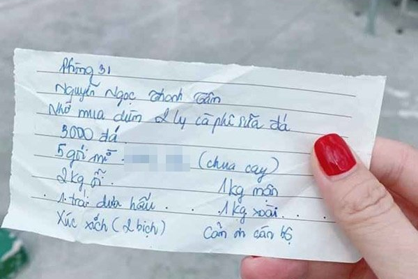 Đi làm móng mùa dịch, cô gái mặc đồ bảo hộ kín mít, nhìn sang 2 nhân viên cũng hài hước không kém-2