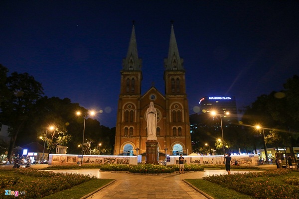 Phố phường ở TP.HCM và Hà Nội vắng vẻ sau 19h-2