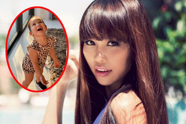 Trước khi bước ra khỏi thang máy, cậu bé vẫn kịp làm một điều vô cùng đáng trách, bố mẹ còn thản nhiên buông một câu-4