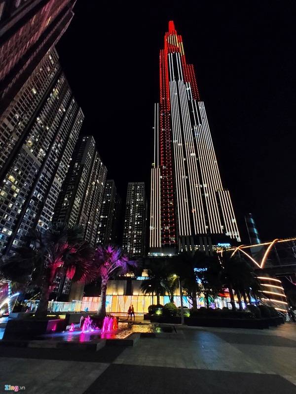 Phố phường ở TP.HCM và Hà Nội vắng vẻ sau 19h-10