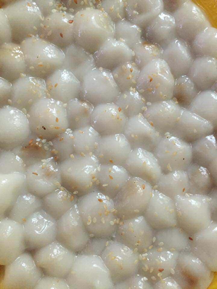 Con giúp bố mẹ làm bánh trôi nước, nhìn thành quả tan nát khiến ai cũng cười nghiêng ngả-1