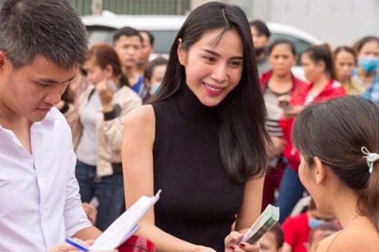 Thủy Tiên: 