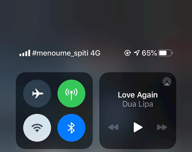 Người dùng nhận được thông điệp Stay Home trên điện thoại iPhone-3