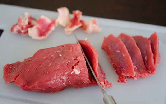 Xào thịt bò nên để dầu nóng hay lạnh, nhiều người làm sai bảo sao thịt dai lại dính chảo-1