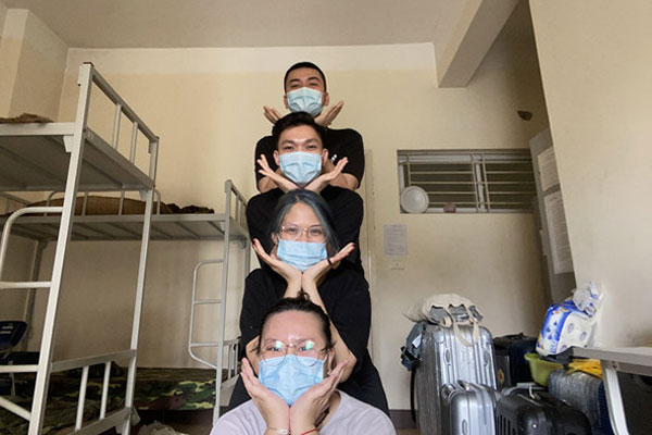 Lén đưa đồ tiếp tế vào khu cách ly dù có lệnh cấm-1