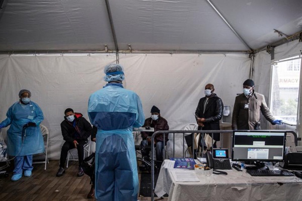 Bệnh viện ở New York bật chế độ thảm họa, bác sĩ thành bệnh nhân Covid-19-4