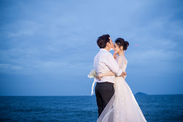 Sau 1 năm, Trường Giang - Nhã Phương cuối cùng đã tung trọn bộ ảnh đẹp trong lễ đính hôn bí mật tại bãi biển-3